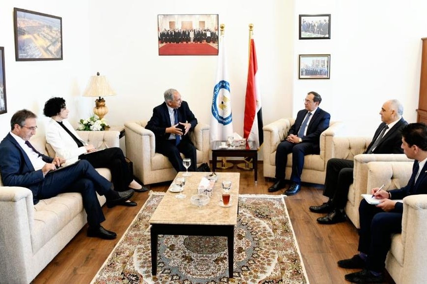 الملا يبحث مع وزير الزراعة القبرصي دعمل التعاون الاقتصادي بين البلدين