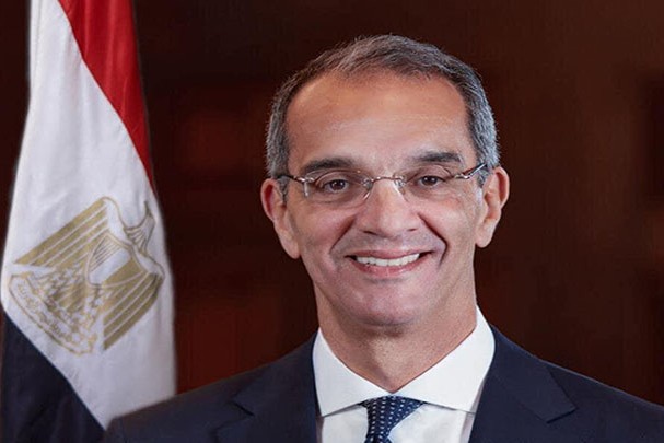 وزير الاتصالات يغادر القاهرة متوجها إلى ليتوانيا لبحث التعاون بين البلدين