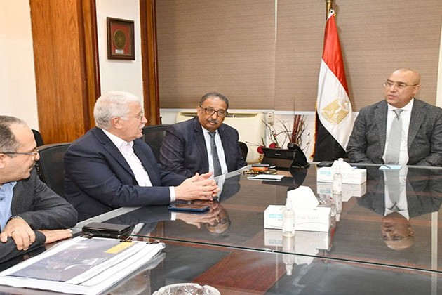 وزير الإسكان يتابع مشروع سد ومحطة