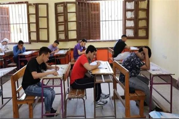 بدء امتحان الكيمياء والجغرافيا لطلاب الثانوية العامة