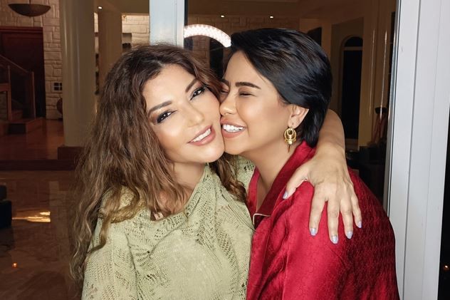 بالصور .. سميرة سعيد برفقة شيرين عبدالوهاب فى منزلها