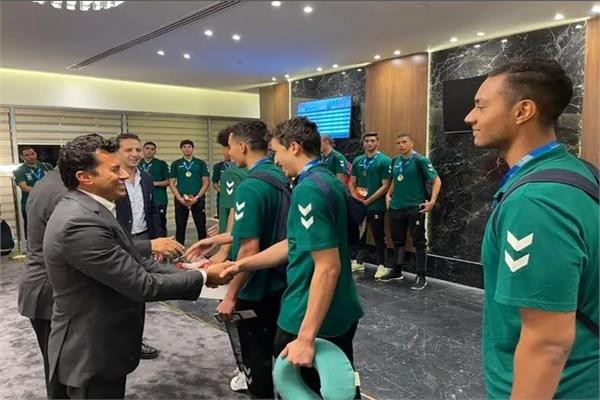 وزير الشباب يستقبل بعثة المنتخب الوطني لكرة اليد مواليد 2002