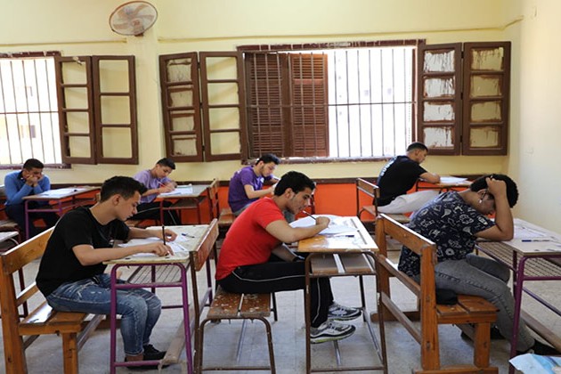 تتداول امتحانات الأحياء والفلسفة والمنطق والاستاتيكا