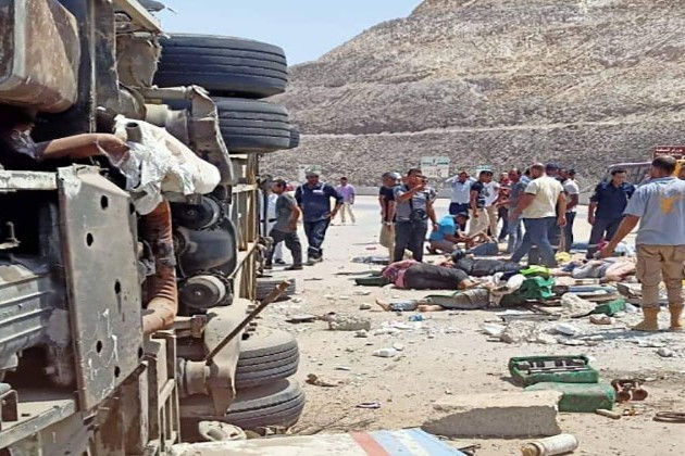 مصرع واصابة 51 راكب في انقلاب اتوبيس على طريق السويس - الجلالة