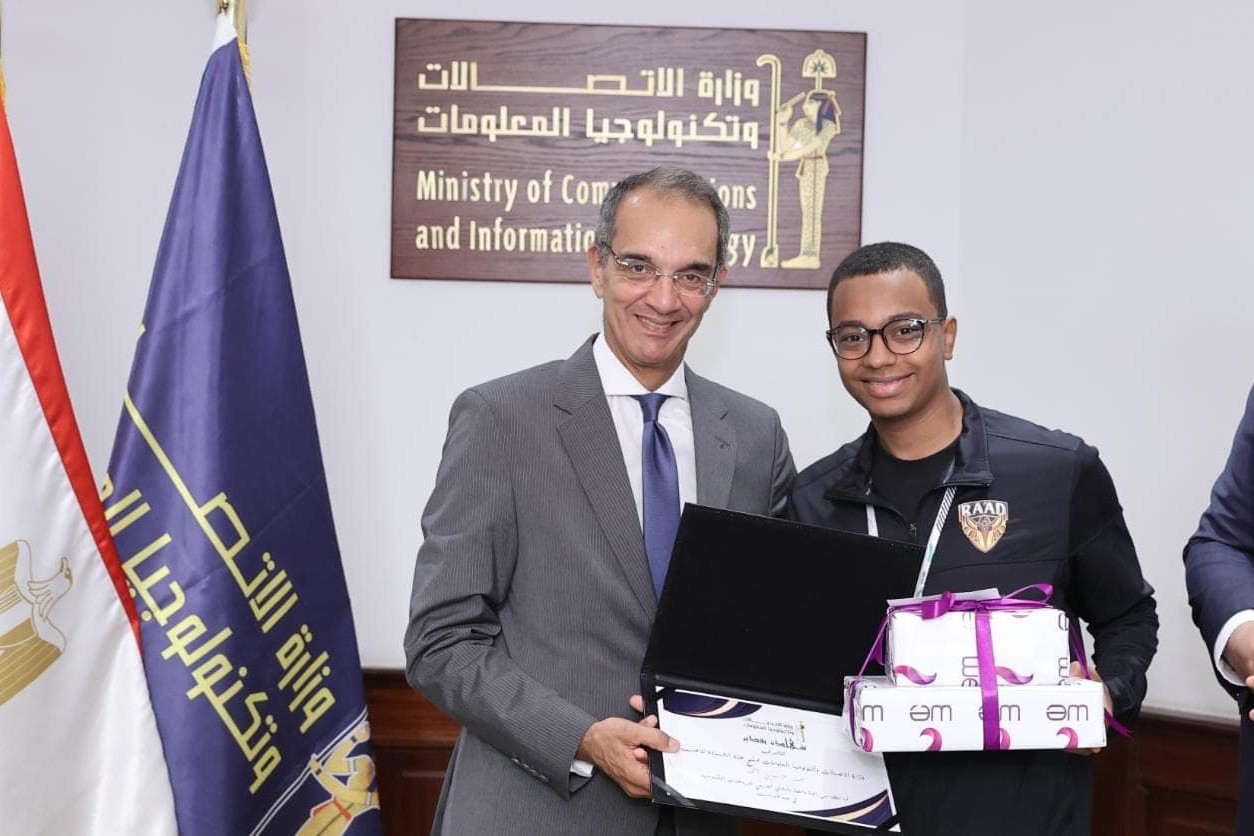 وزير الاتصالات يكرم منتخب مصر للرياضات الإلكترونية