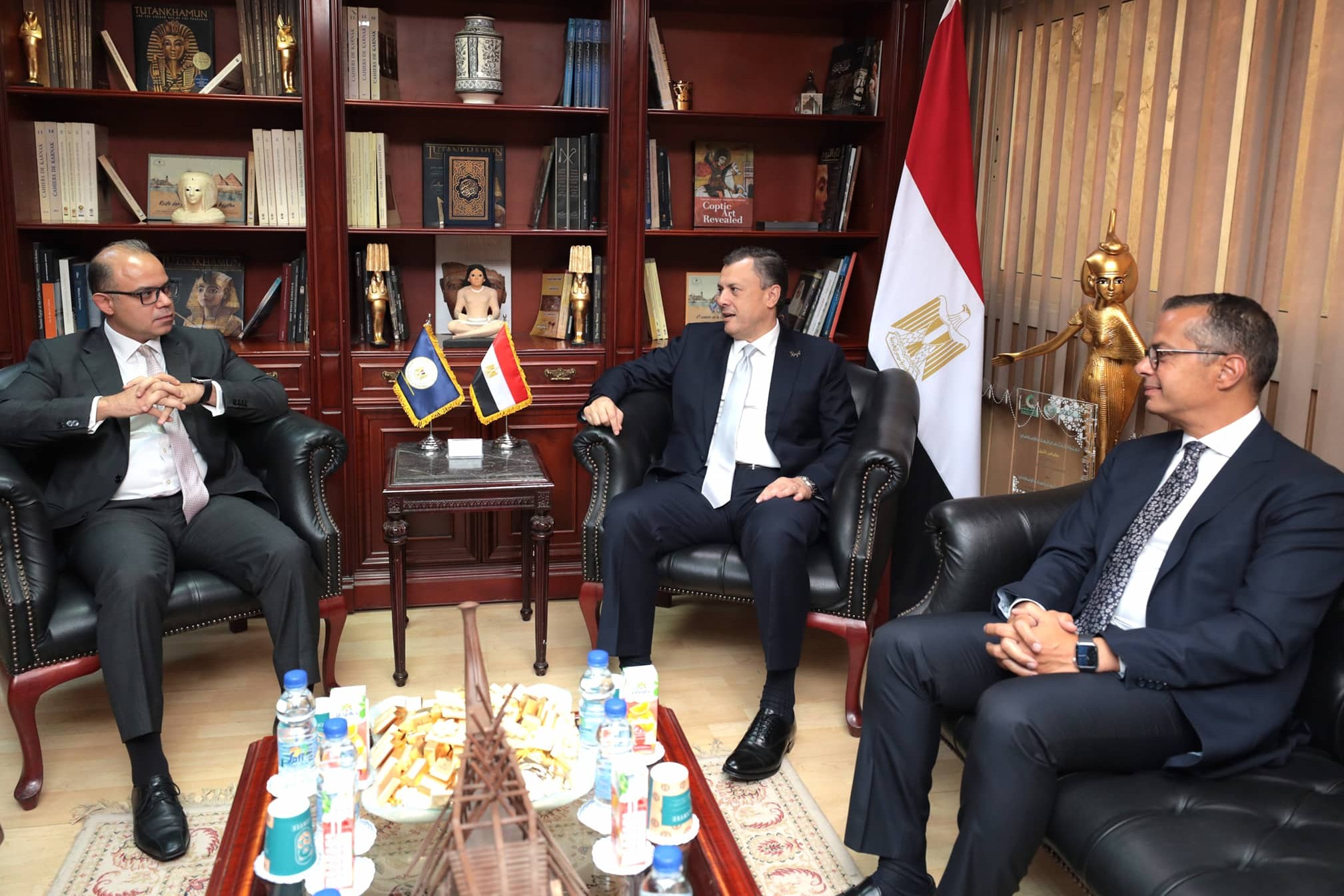 تعاون بين