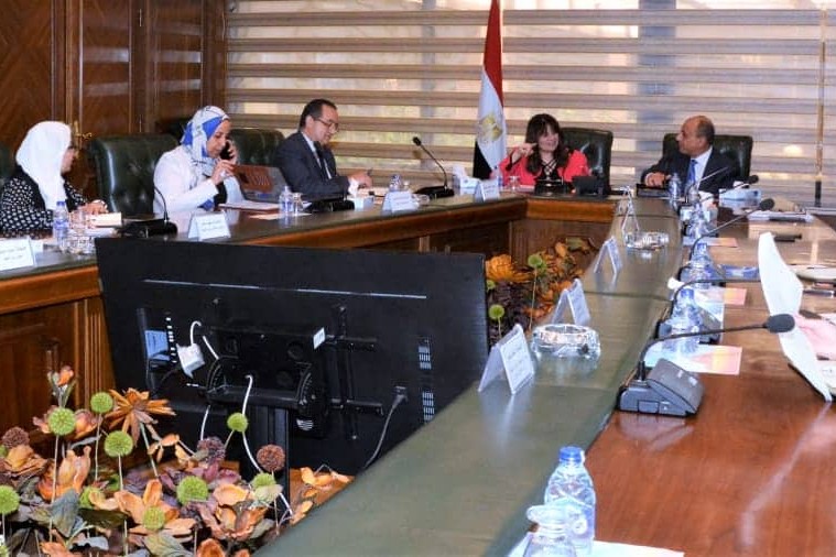 وزيرا الطيران المدنى والهجرة يبحثان تقديم تيسيرات للمصريين بالخارج