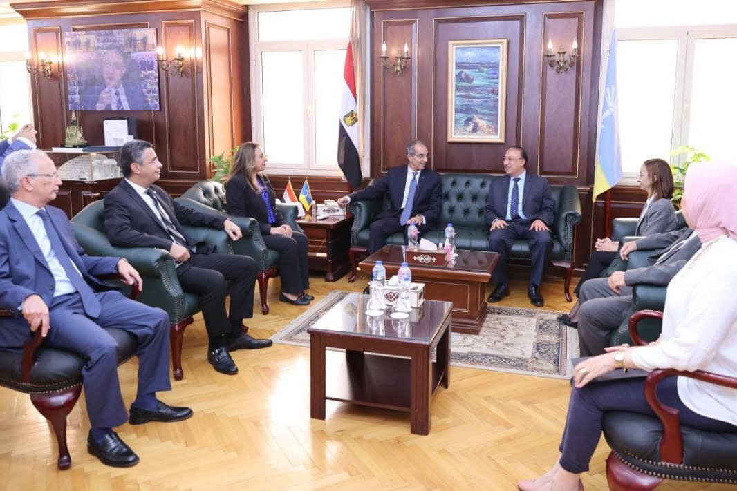 وزير الاتصالات يبحث مع محافظ الإسكندرية مجالات التعاون المشترك للتطوير المؤسسى الرقمى بالمحافظة