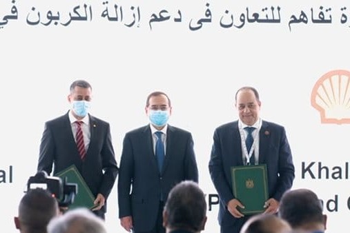 إيجاس شل وبتروناس تسند عقد