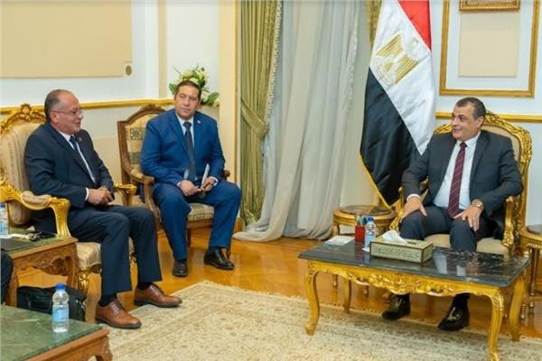 وزير الإنتاج الحربي يبحث مع «رينو» الفرنسية سبل التعاون المشترك