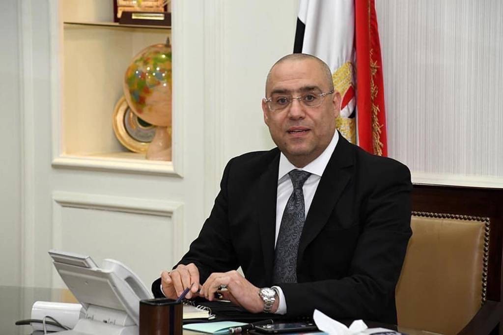 وزير الإسكان يُصدر 12 قراراً وزارياً لإزالة مخالفات بالساحل الشمالي الغربي