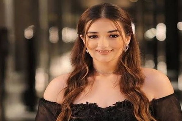 ملك أحمد زاهر تشارك جمهورها بإطلالة جديدة
