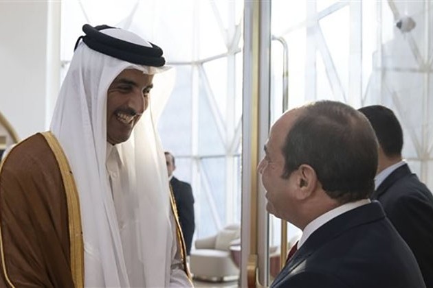 السيسي يلتقي أمير قطر ومراسم استقبال رسمية للرئيس