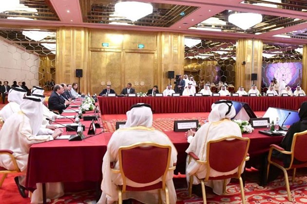 السيسي يبحث مع رجال الأعمال القطريين تطوير التعاون الاقتصادي والتجاري
