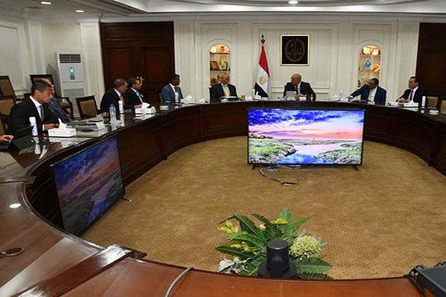وزير الإسكان يلتقى ممثلى مجموعة فنادق ماريوت الدولية