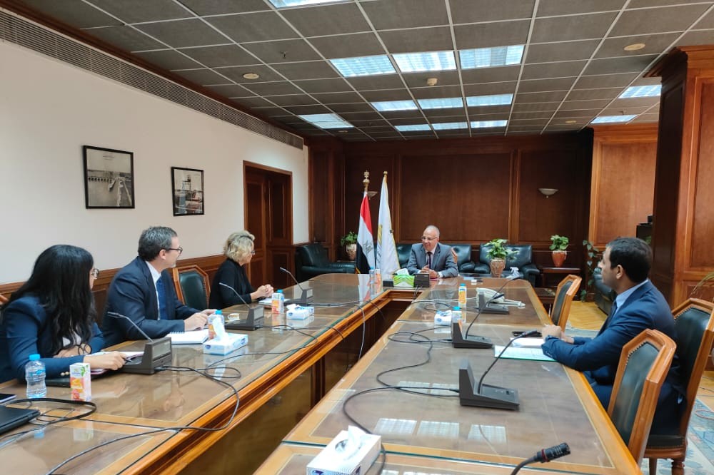 وزير الري يبحث مع البنك الدولي إجراءات تنظيم