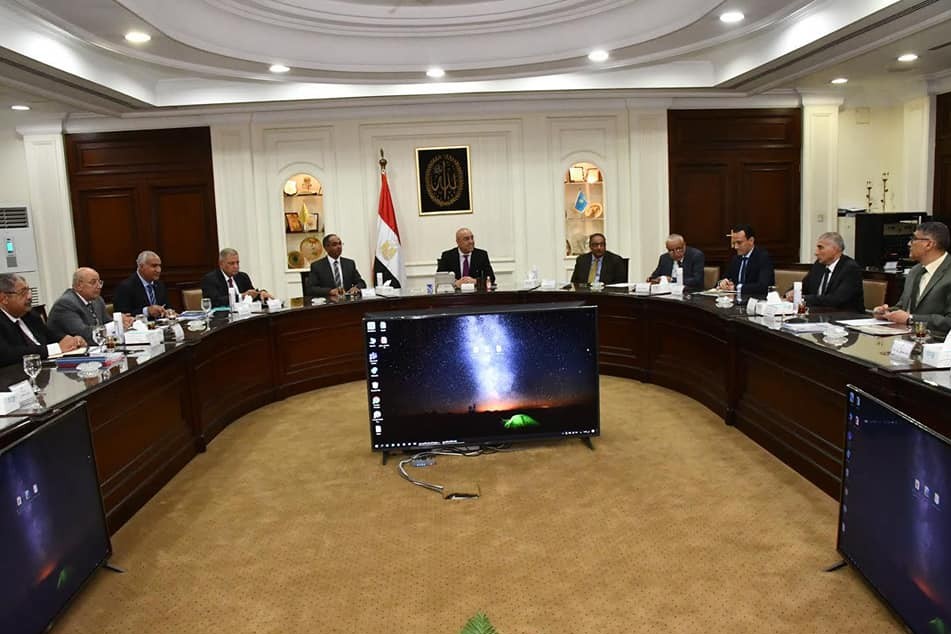 وزير الإسكان يتابع الاستعدادات لمواجهة مخاطر الأمطار والسيول بموسم الشتاء المقبل