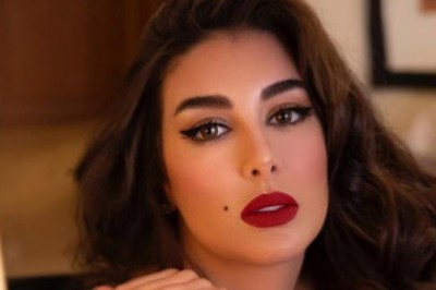 ياسمين صبري تبرز أنوثتها بالأحمر الناري..شاهد