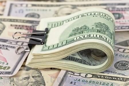أسعار الدولار والعملات اليوم الاثنين