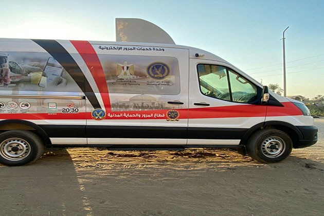 بالصور .. وزارة التخطيط تسلم قطاع المرور والحماية المدنية 4 مراكز تكنولوجية متنقلة