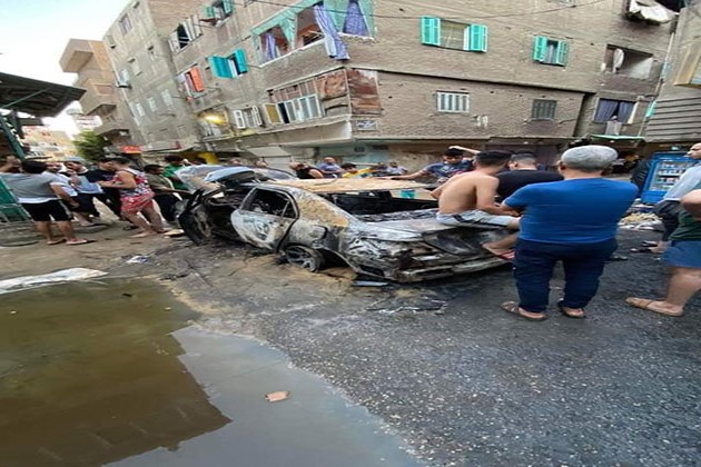 بالصور..حريق يلتهم سيارة ويمتد لسوبر ماركت باحد الشوارع بالزاوية الحمراء