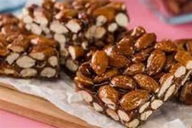 تجهيزًا للمولد النبوي.. طريقة عمل اللوزية في المنزل