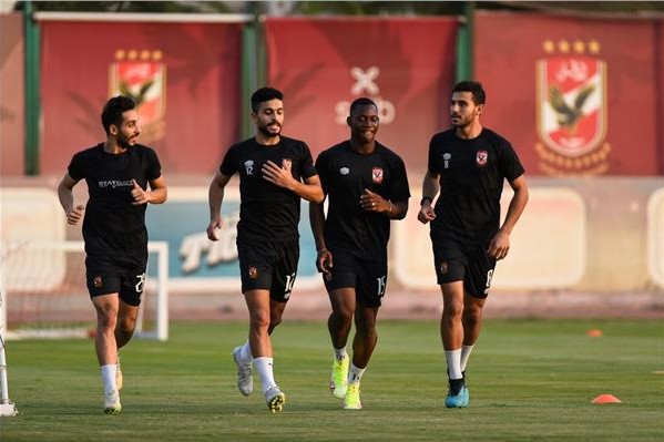 شوبير يكشف عن صفقتين جديدتين لـ الأهلي والراحلين للإعارة