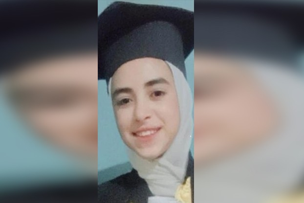علي منير يهنئ الأستاذ شاكر فتحي بمناسبة نجاح ابنته