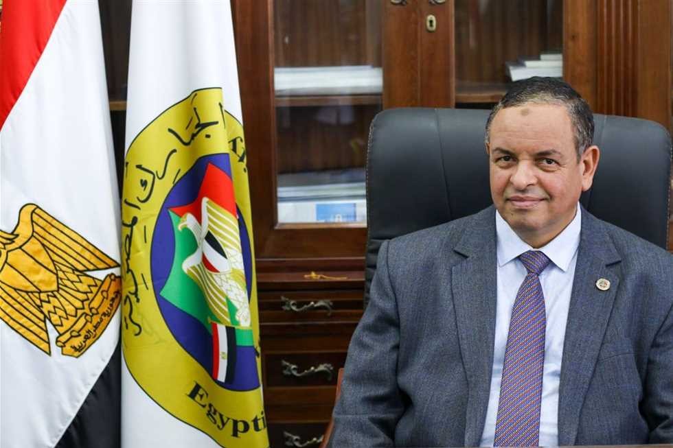رئيس الوزراء يصدر قرارا بالتجديد لشحات الغتوري رئيسا لمصلحة الجمارك لمدة عام