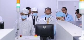 وزير الاتصالات يتفقد مصنع فيفو الجديد للهواتف الذكية بالعاشر من رمضان