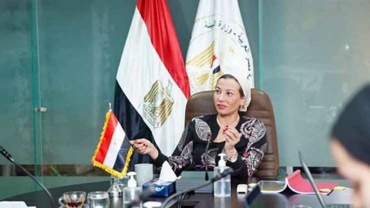 وزيرة البيئة تعقد اجتماعا موسعا مع رئيس مجلس إدارة الشركة المنظمة 